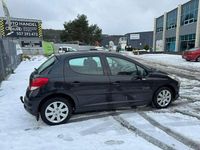 używany Peugeot 207 5 Drzwi 1,4 b. LED Bluetooth Klima Hak Poszanowana sztuka