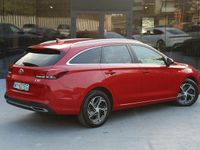 Używany Hyundai i30 Comfort 160 KM (117 kW) 2020 Czerwony (metalik) Kombi