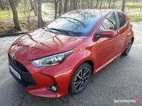 Używany Toyota Yaris Hybrid Executive 2023 Bordowy Hatchback