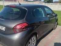 Używany Peugeot 208 2017 Czarny Hatchback