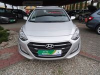 Używany Hyundai i30 Comfort 90 KM (66 kW) 2015 Srebrny Sedan/Limuzyna