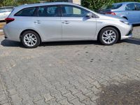 Używany Toyota Auris Hybrid 2018 Srebrny Kombi