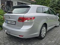 Używany Toyota Avensis Premium 126 KM (92 kW) 2011 Srebrny Sedan/Limuzyna