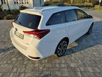 używany Toyota Auris 1.8 hybrid climatronic kamera grzane fotele
