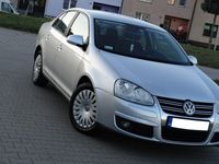 Używany VW Jetta 105 KM (77 kW) 2006 Srebrny Sedan/Limuzyna