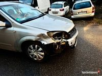 używany Opel Astra 1.6 benzyna 172tys 2008r delikatnie uszkodzony.