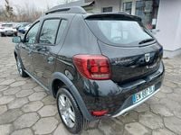 Używany Dacia Sandero Stepway 90 KM (66 kW) 2017 Czarny Hatchback