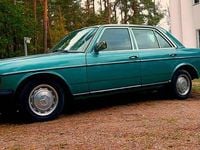 Używany Mercedes 240 1983