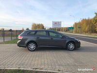 używany Toyota Avensis 