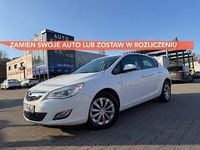 Używany Opel Astra 90 KM (66 kW) 2011 Biały Hatchback