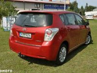 Używany Toyota Verso Premium 126 KM (92 kW) 2011 Czerwony Minivan