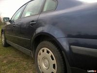 Używany VW Passat 101 KM (74 kW) 1998 Granatowy Sedan/Limuzyna