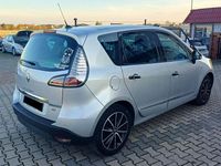 Używany Renault Scénic III 130 KM (95 kW) 2014 Srebrny (metalik) Minivan