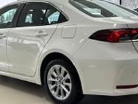 Używany Toyota Corolla Comfort 125 KM (91 kW) 2022 Biały Sedan/Limuzyna