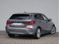 Używany BMW 118 Advantage 136 KM (100 kW) 2024 Szary skyscraper m metalizowany Hatchback