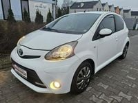 Używany Toyota Aygo 68 KM (50 kW) 2013 Biały Hatchback