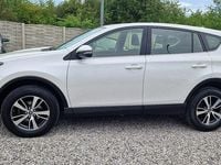 Używany Toyota RAV4 143 KM (105 kW) 2017 Biały SUV