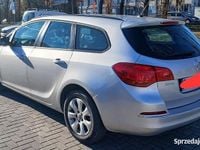 Używany Opel Astra 2015 Srebrny Sedan/Limuzyna