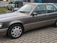 Używany Mercedes E200 1990 Brązowy Sedan/Limuzyna