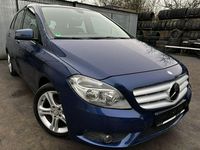 Używany Mercedes B180 122 KM (89 kW) 2012 Niebieski Minivan