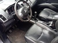 używany Mitsubishi Outlander 7 osób