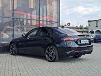 Nowe Alfa Romeo Giulia Veloce 280 KM (205 kW) 2025 Lakier metalizowany niebieski  misano blue Sedan/Limuzyna