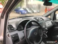 używany Mercedes Vito V6 bez rdzy sprowadzony z Angli z kierownica po lewej stroni