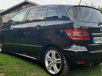 używany Mercedes 200 b dla osoby niepełnosprawnej.