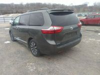 Używany Toyota Sienna XLE 296 KM (217 kW) 2019 Zielony Minivan