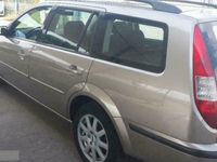 Używany Ford Mondeo 125 KM (91 kW) 2001 Złoty (metalik) Sedan/Limuzyna