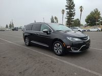 używany Chrysler Pacifica 3.6dm 260KM 2018r. 109 700km