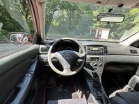 Używany Toyota Corolla 98 KM (72 kW) 2003 Czerwony Hatchback