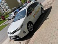 używany Toyota Auris Hybrid kombi hybryda z LPG.