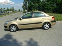 Używany Kia Rio 97 KM (71 kW) 2005 Złoty (metalik) Sedan/Limuzyna