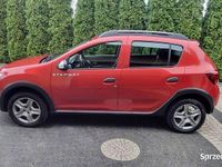 Używany Dacia Sandero Stepway 90 KM (66 kW) 2017 Bordowy (metalik) Hatchback