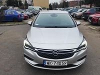 Używany Opel Astra Enjoy Plus 150 KM (110 kW) 2017 Srebrny Hatchback