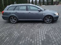 używany Toyota Avensis 