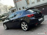 Używany Opel Astra Cosmo 140 KM (102 kW) 2011 Czarny (metalik) Sedan/Limuzyna