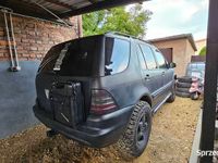 używany Mercedes ML320 7osobowy