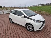 Używany Toyota Aygo 69 KM (50 kW) 2016 Biały Hatchback