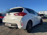 używany Toyota Auris Hybrid 1.8dm 99KM 2015r. 153 800km