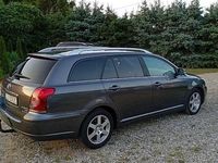 używany Toyota Avensis 