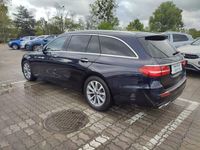 Używany Mercedes E200 160 KM (117 kW) 2020 Niebieski ciemny (metalik) Kombi