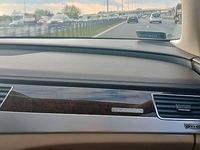 używany Audi A8 D4 . 2012 . Jasna skóra. Faktura VAT 23 % .