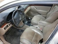używany Toyota Avensis 