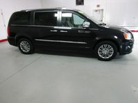 używany Chrysler Town & Country 3.6dm 283KM 2016r. 54 843km