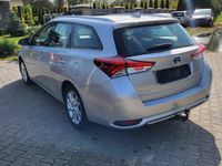 Używany Toyota Auris Hybrid 2018 Srebrny Kombi