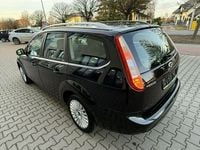 Używany Ford Focus Ghia 2010 Czarny Kombi
