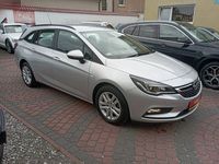Używany Opel Astra 150 KM (110 kW) 2018 Srebrny (metalik) Sedan/Limuzyna