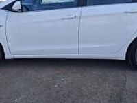 Używany Hyundai i30 101 KM (74 kW) 2015 Biały Kombi